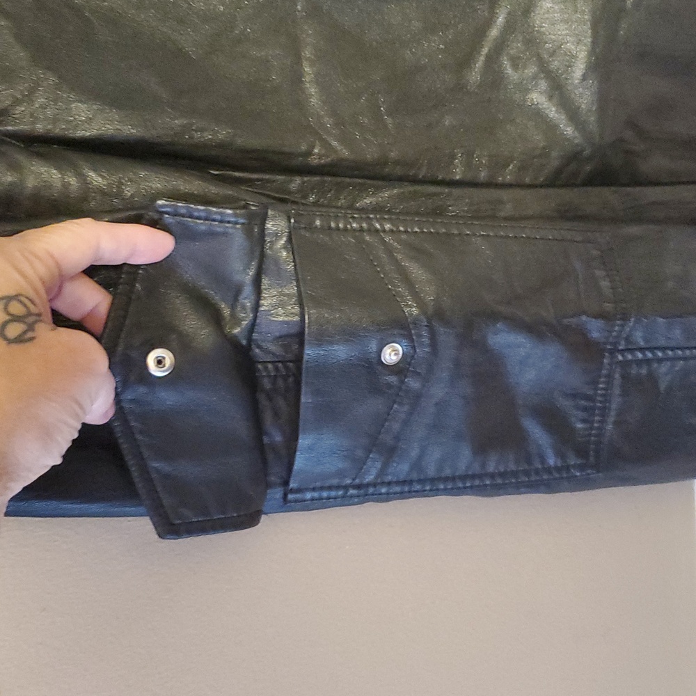 Aritzia Wilfred Modern Cargo Pants Faux Leather In Black Size 00 - Picture 8 of 12